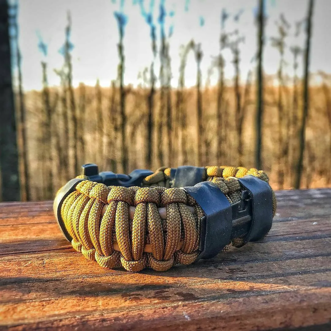 Camper Strap - Outdoor, Hike, & Kayak ready Survival Fire Starter Paracord Bracelet.