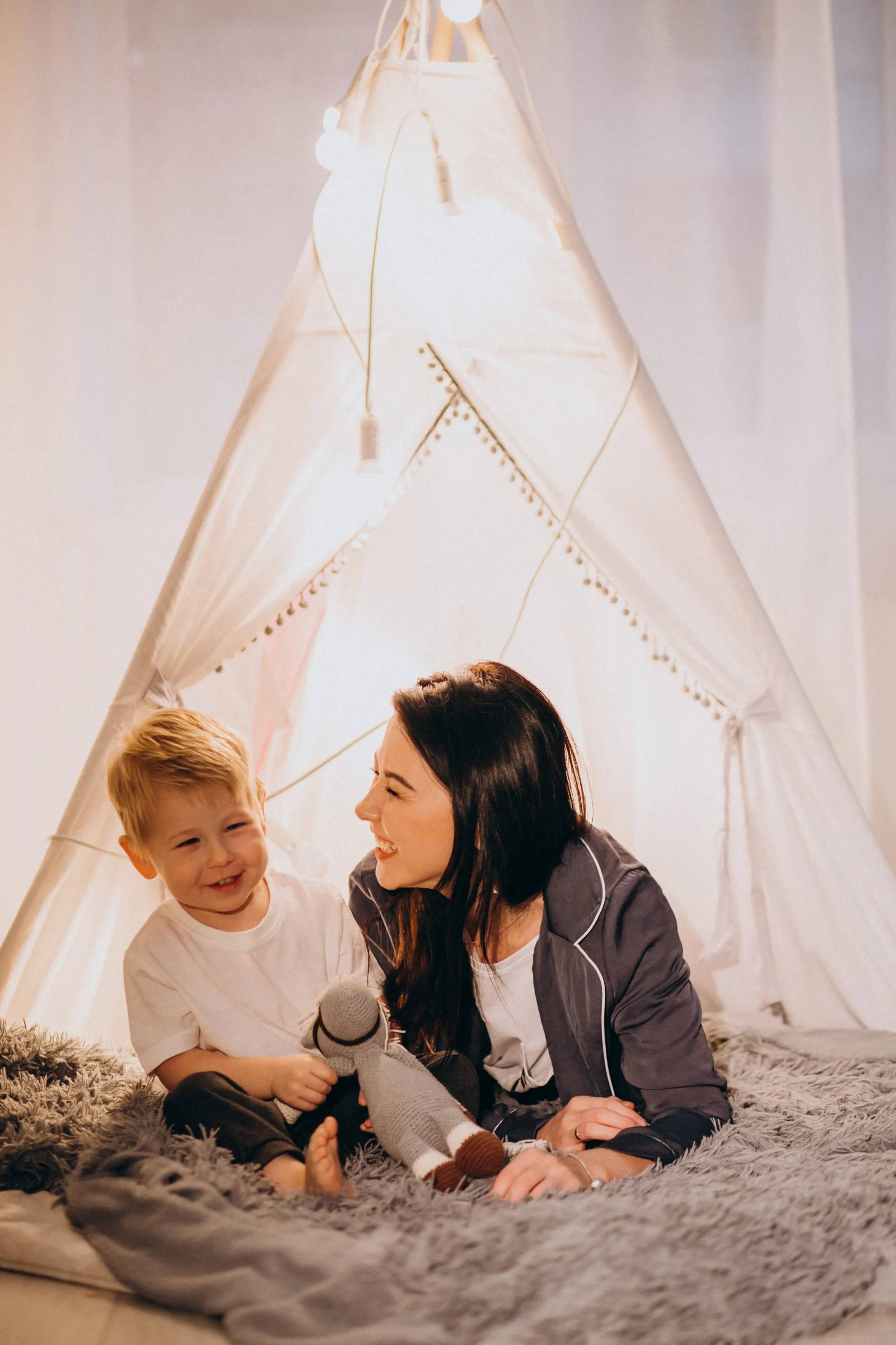 Large Foldable Kids Canvas Teepee Play Tent With Lights  ( White )